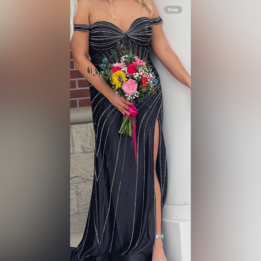 Ellie Wilde Elegant Black Gown with Silver Accents - Picture 3 of 16